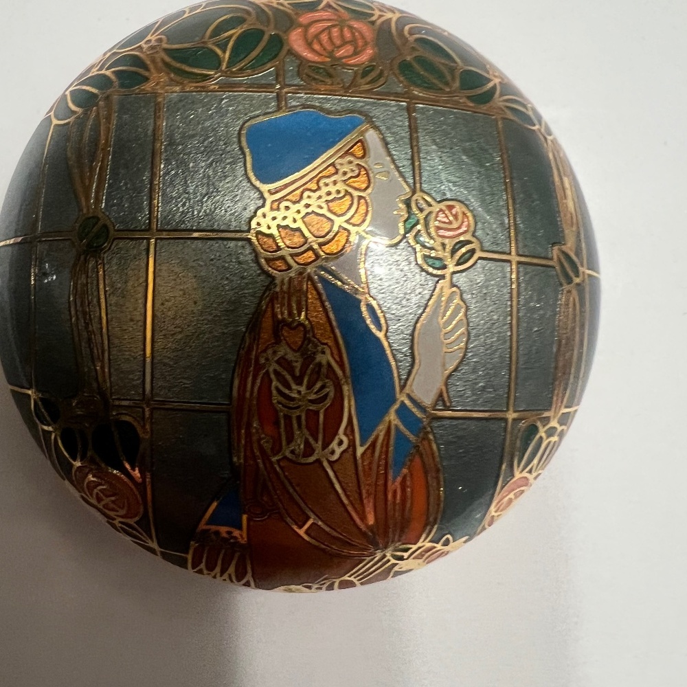 Vintage romantic cloisonné pendant.